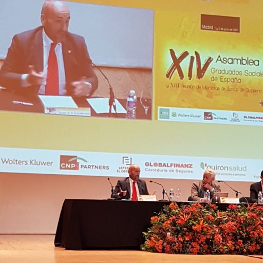 asambleaGraduadosSociales_2